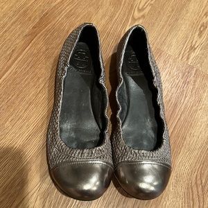 Tory Burch metallic 7.5 shoes